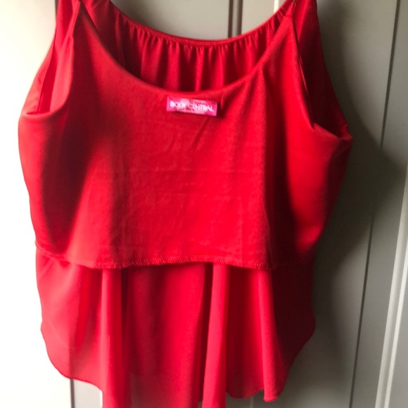 Red blouse with gold chain straps / petite - Picture 3 of 4